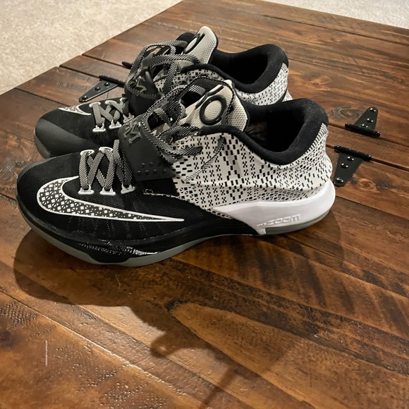 Kevin Durant BHM size 9 - Picture 3 of 4